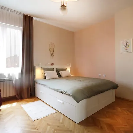 Διαμέρισμα Spacious And Vintage - Modern