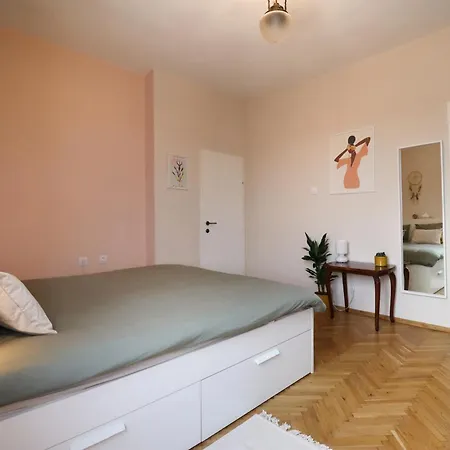 Lejlighed Spacious And Vintage - Modern Sofia