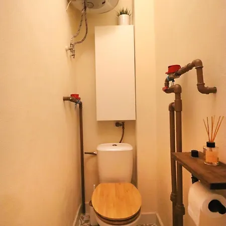 Spacious And Vintage - Modern