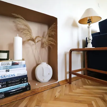 Spacious And Vintage - Modern