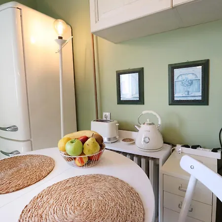 Spacious And Vintage - Modern Sofie