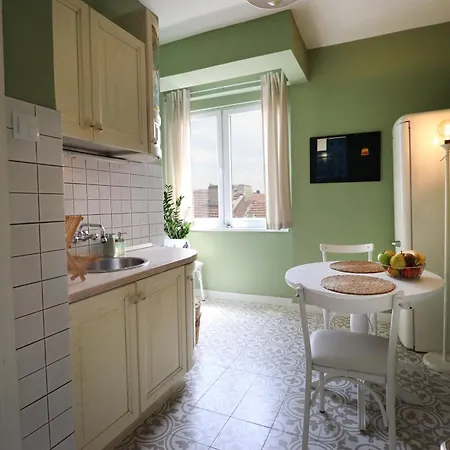 Spacious And Vintage - Modern Apartmán *