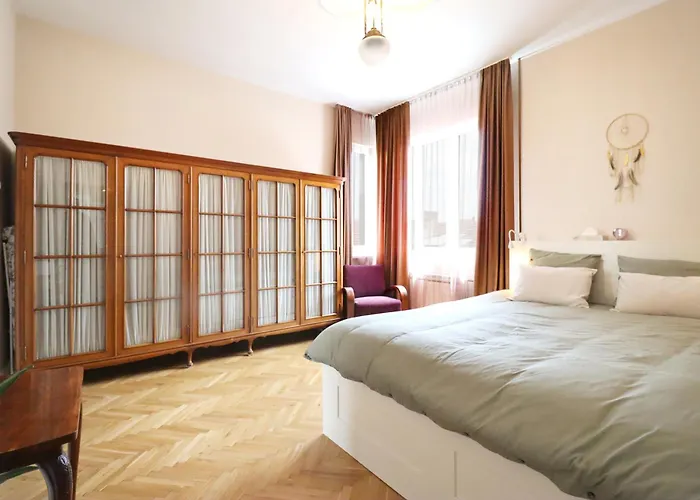 Spacious And Vintage - Modern