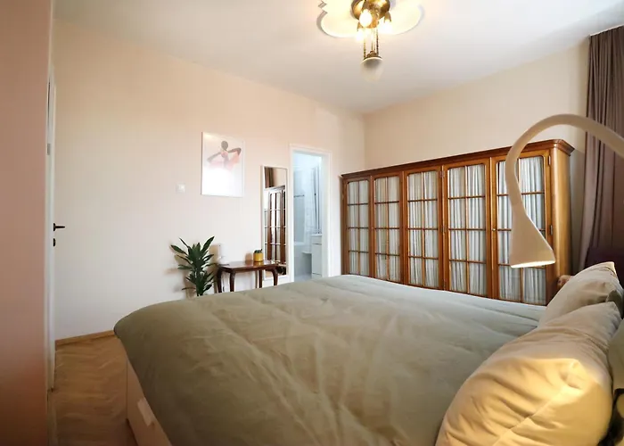 Апартамент Spacious And Vintage - Modern *