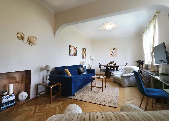 Spacious And Vintage - Modern *