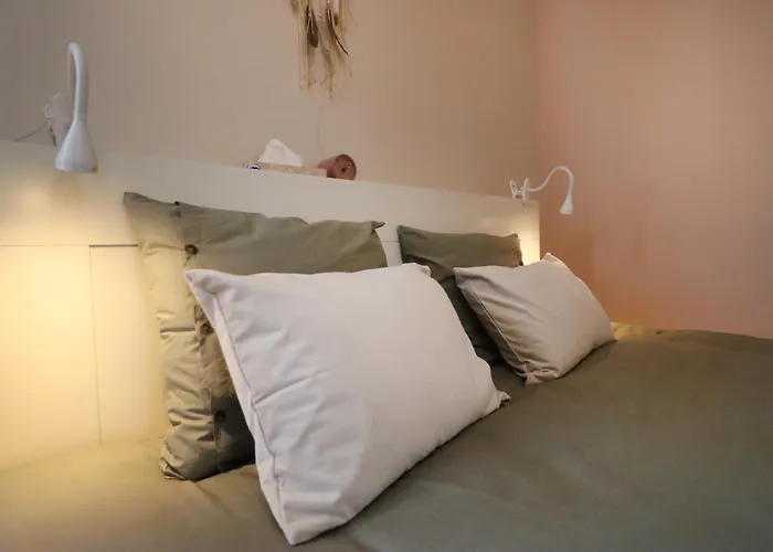 Spacious And Vintage - Modern Sófia