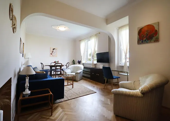 Spacious And Vintage - Modern Апартамент