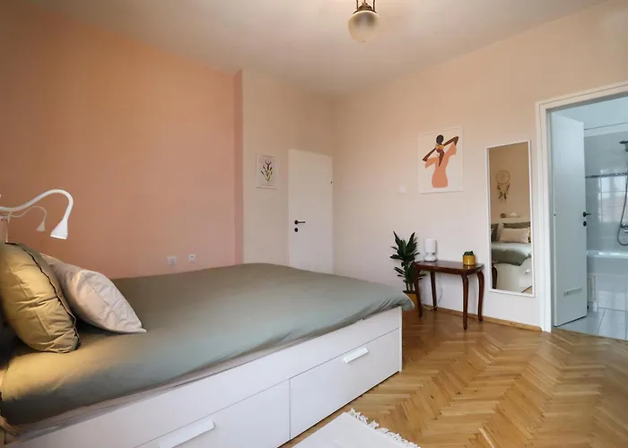 Апартамент Spacious And Vintage - Modern София