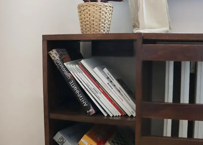 Spacious And Vintage - Modern *