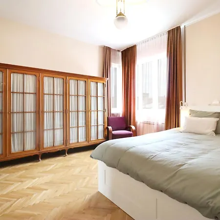 Spacious And Vintage - Modern