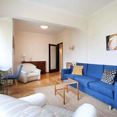 Spacious And Vintage - Modern Sofya