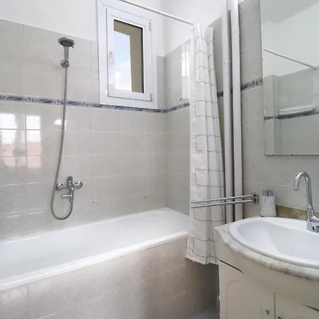 Daire Spacious And Vintage - Modern *